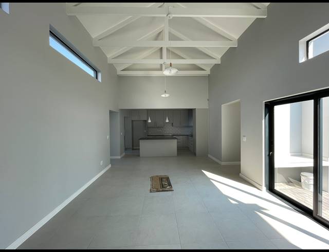 3 BEDROOM FREEHOLD FOR SALE IN PARKLANDS NORTH